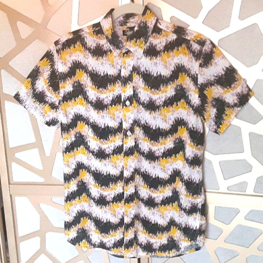 EUC CITY STREETS 90s Throwback Style Button Up